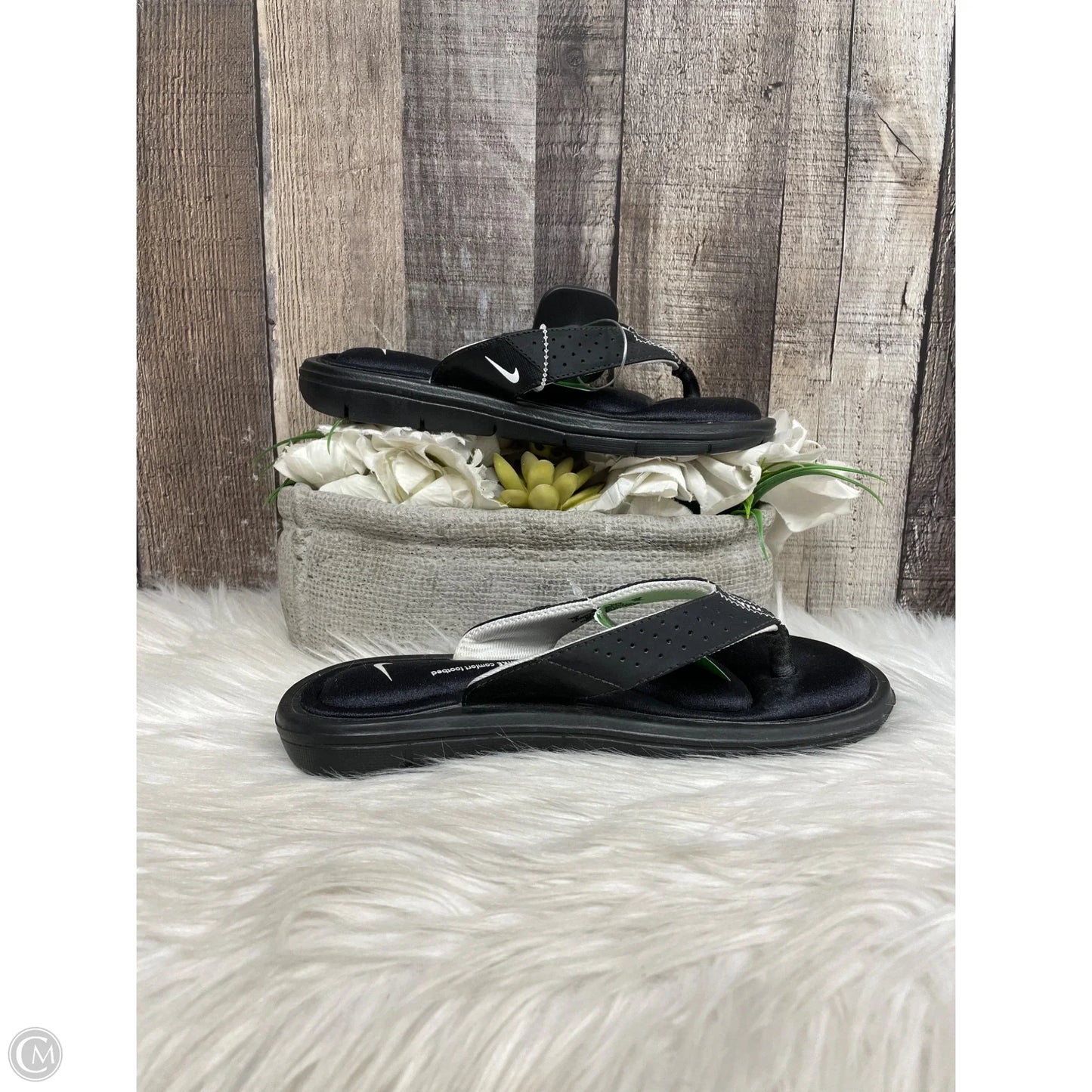 Sandals Flip Flops By Nike In Black, Size: 6