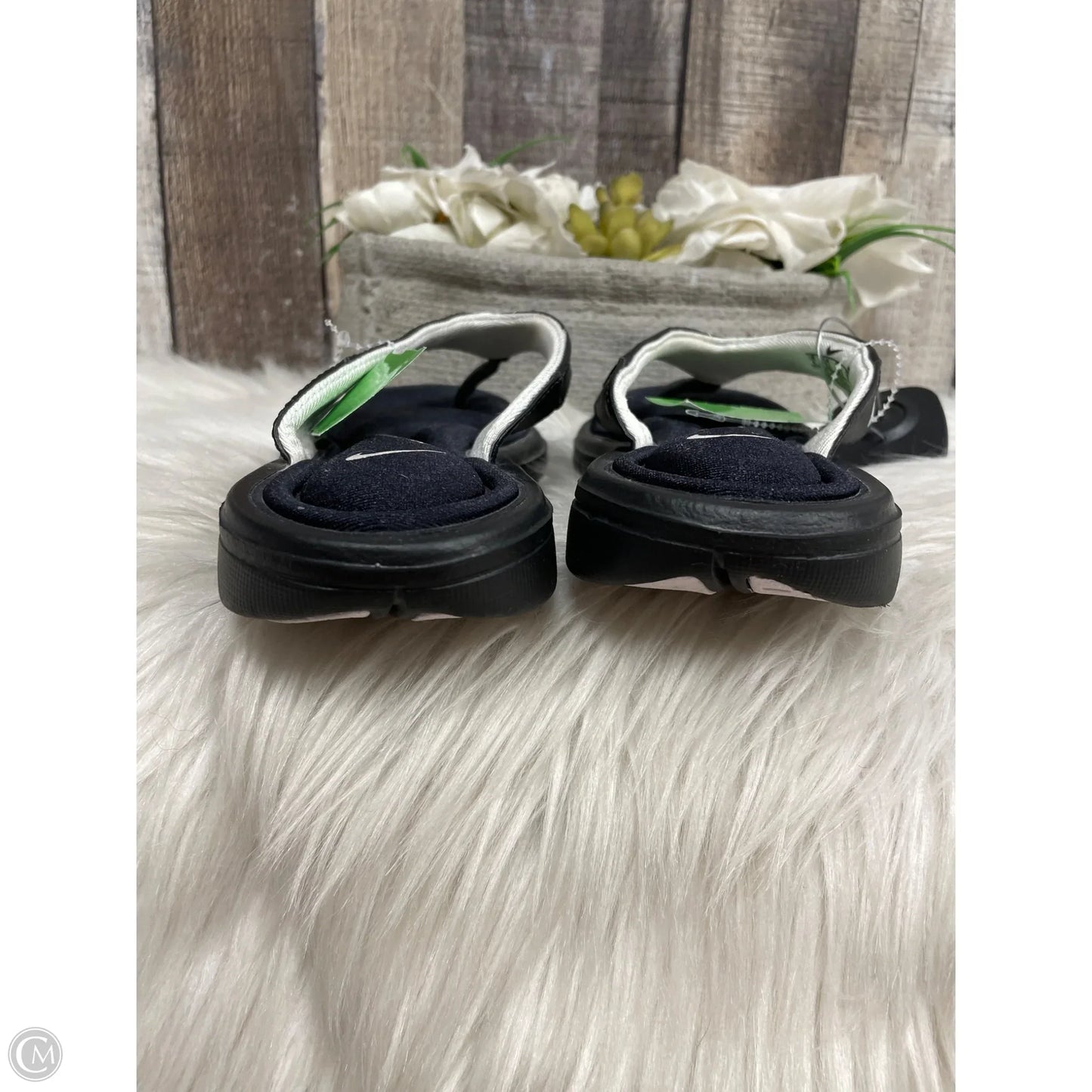 Sandals Flip Flops By Nike In Black, Size: 6