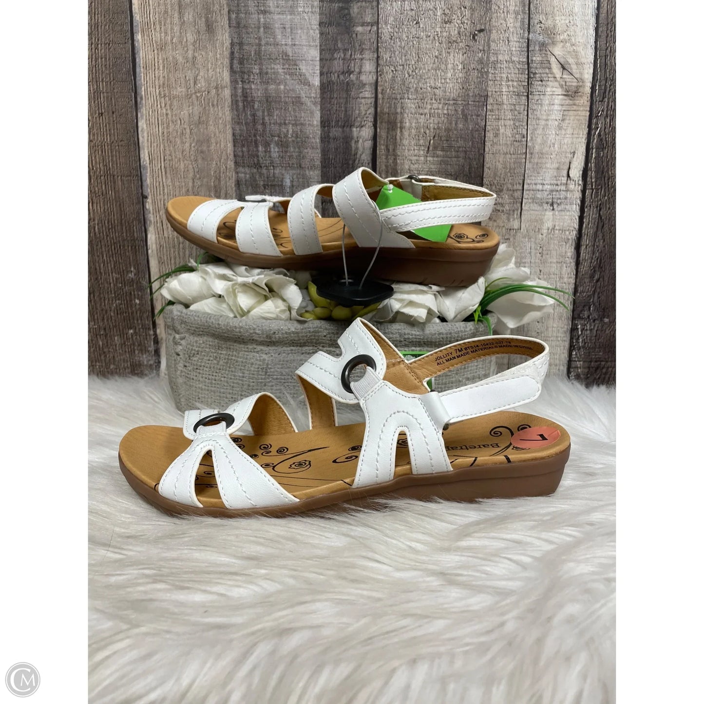 Sandals Flats By Bare Traps In White, Size: 7