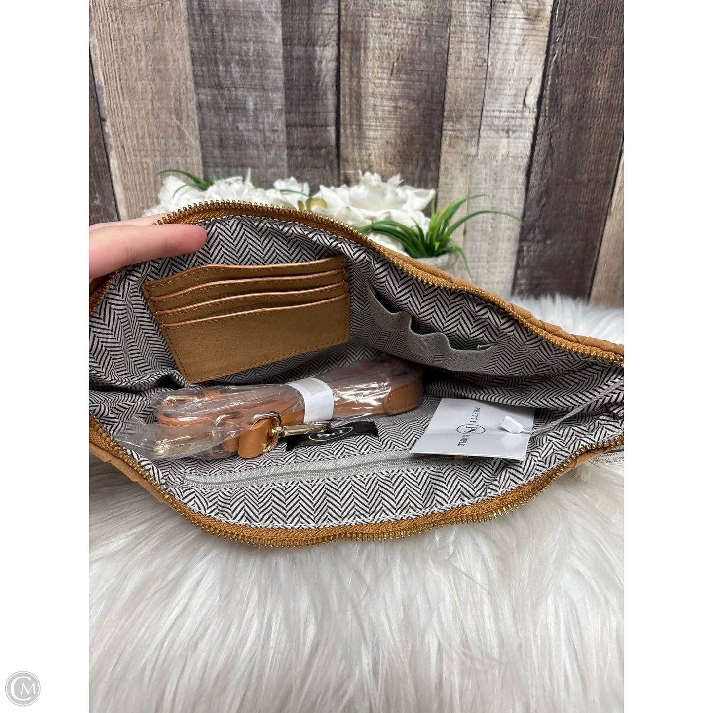 Crossbody By Cme, Size: Medium