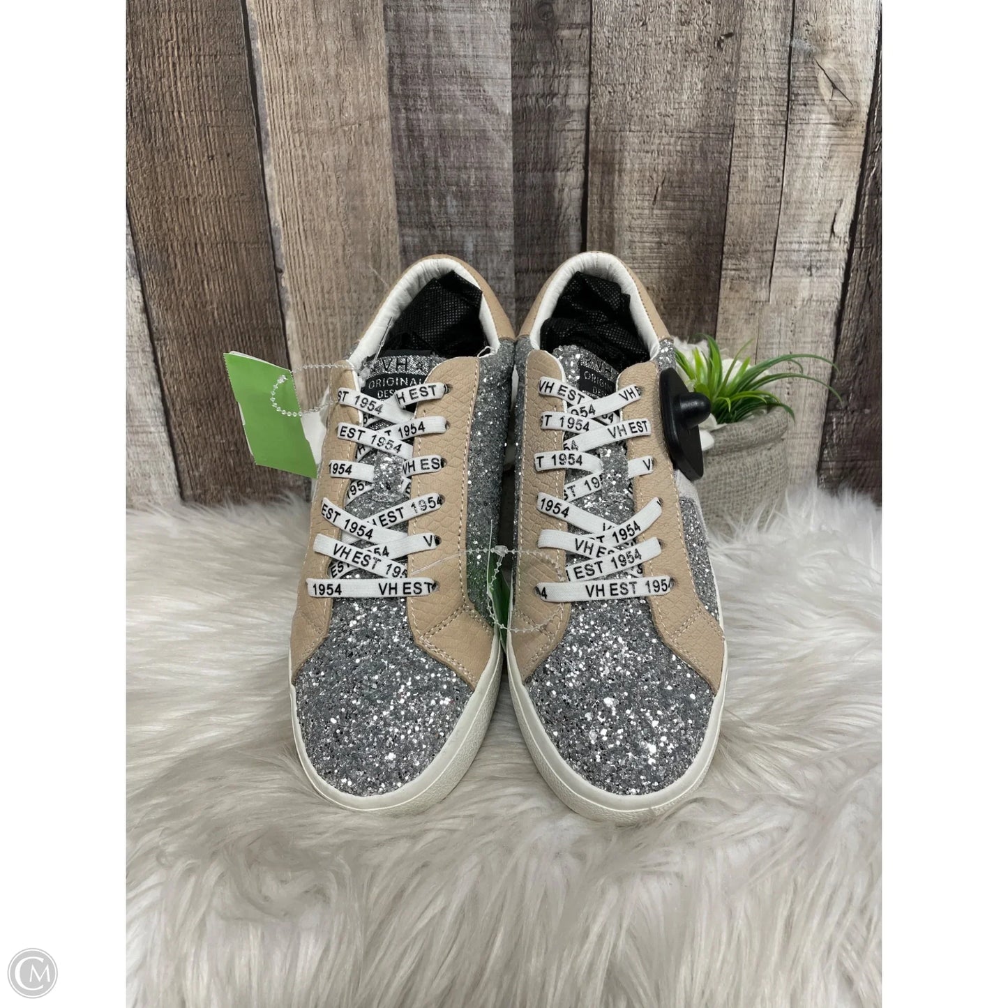 Shoes Sneakers By Vintage Havana In Silver, Size: 8.5