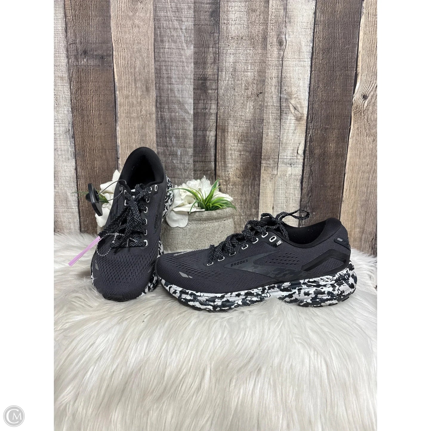 Shoes Athletic By Brooks In Grey, Size: 6.5