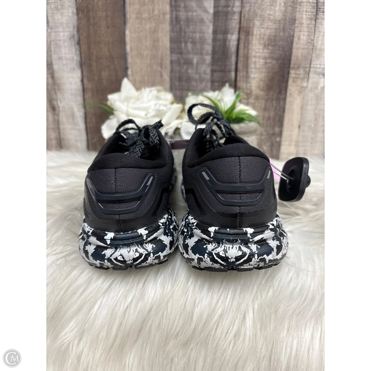 Shoes Athletic By Brooks In Grey, Size: 6.5