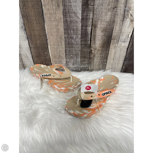 Sandals Flats By Crocs In Multi-colored, Size: 8