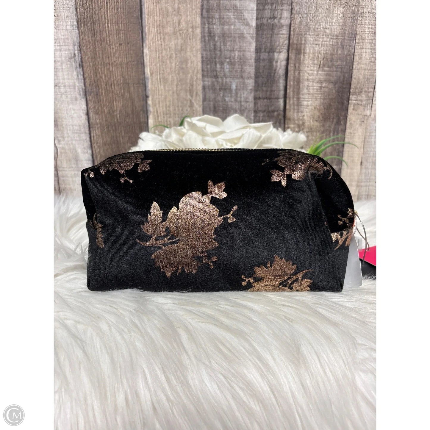 Makeup Bag By Vince Camuto, Size: Medium