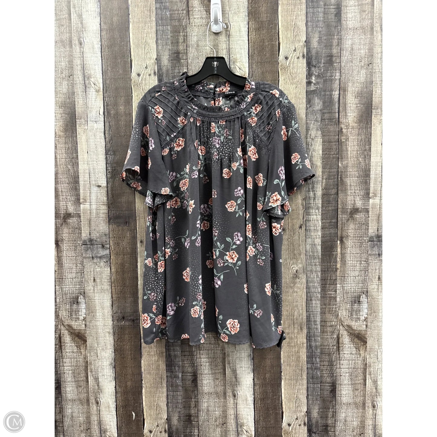 Top Short Sleeve By Torrid In Grey, Size: 2x