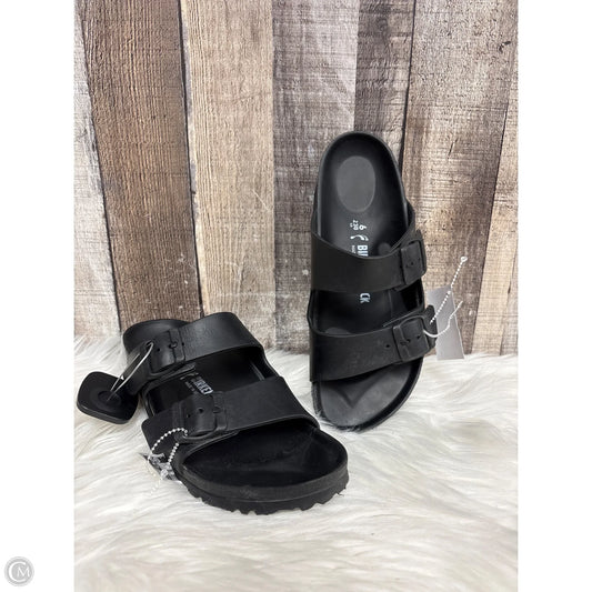 Sandals Flats By Birkenstock In Black, Size: 5