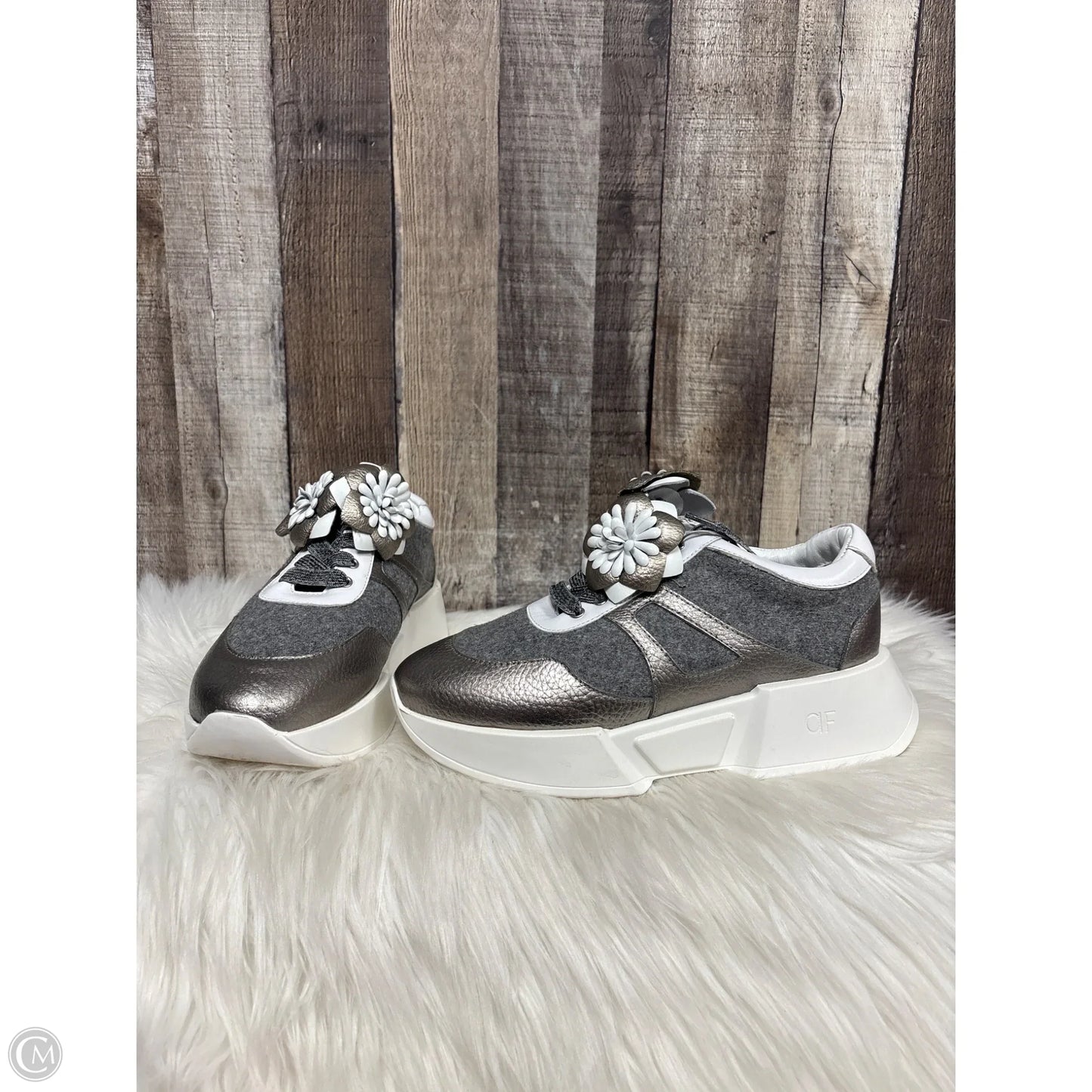 Shoes Sneakers By Cmb In Grey, Size: 7