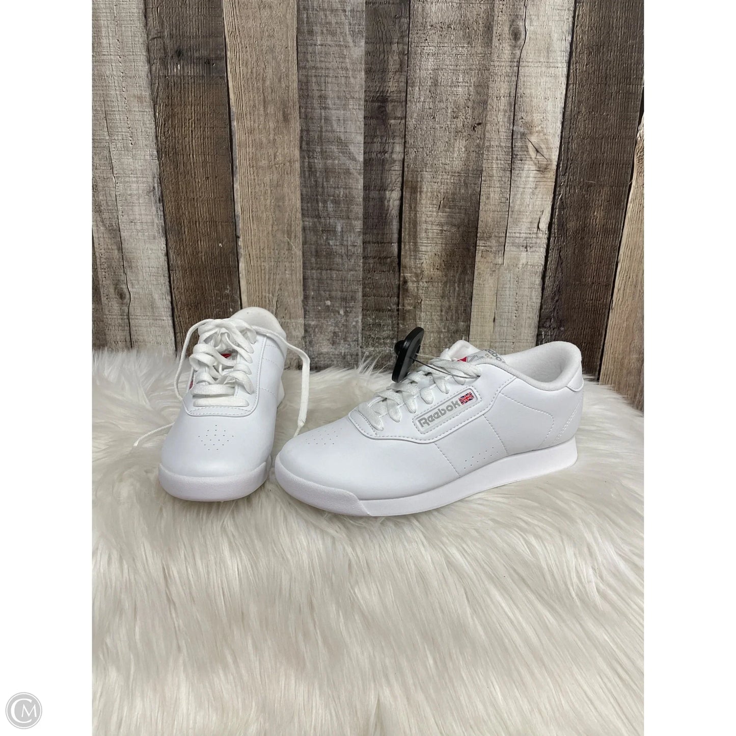 Shoes Athletic By Reebok In White, Size: 7.5
