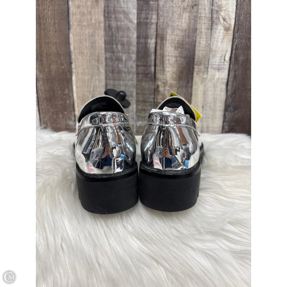 Shoes Designer By Tory Burch In Silver, Size: 8
