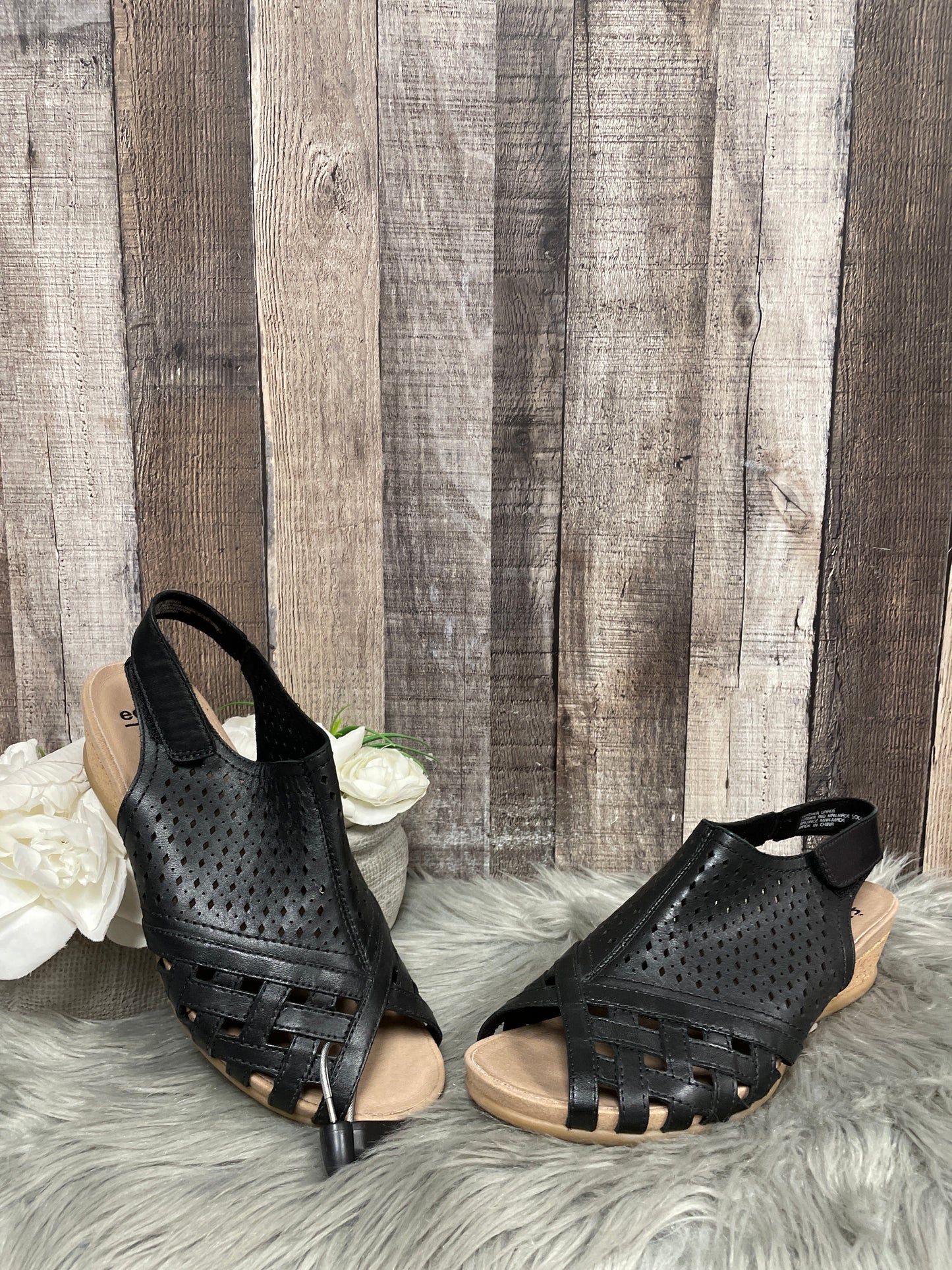 Black Sandals Heels Wedge Earth, Size 10