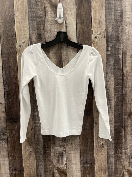 Top Long Sleeve By Yelete In White, Size: Onesize