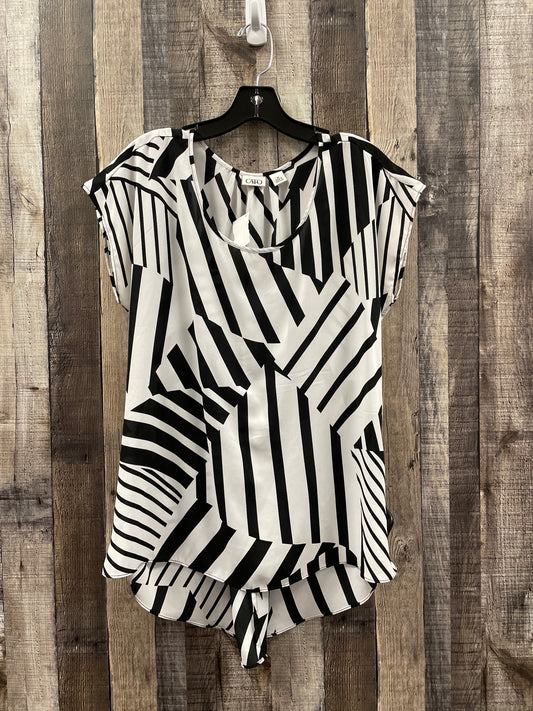 Top Short Sleeve By Cato In Black & White, Size: M