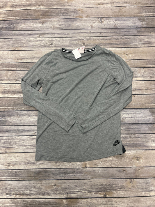 Athletic Top Long Sleeve Crewneck By Nike In Grey, Size: M