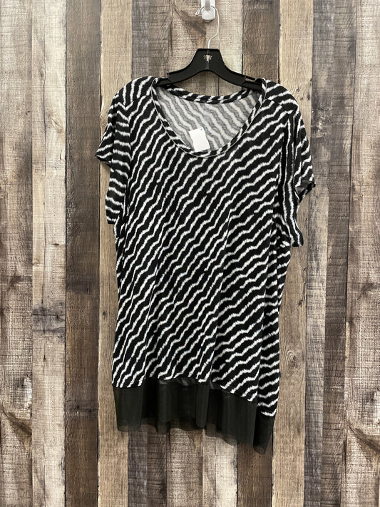 Top Short Sleeve By Jennifer Lopez In Black & White, Size: 2x