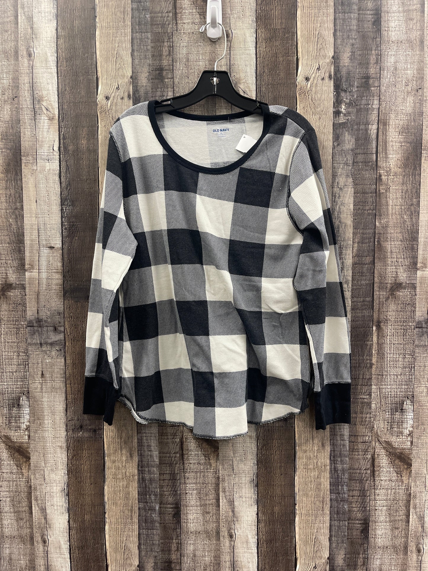 Top Long Sleeve By Old Navy In Black & White, Size: Xl