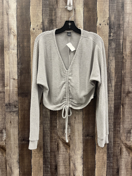 Top Long Sleeve By Shein In Grey, Size: M