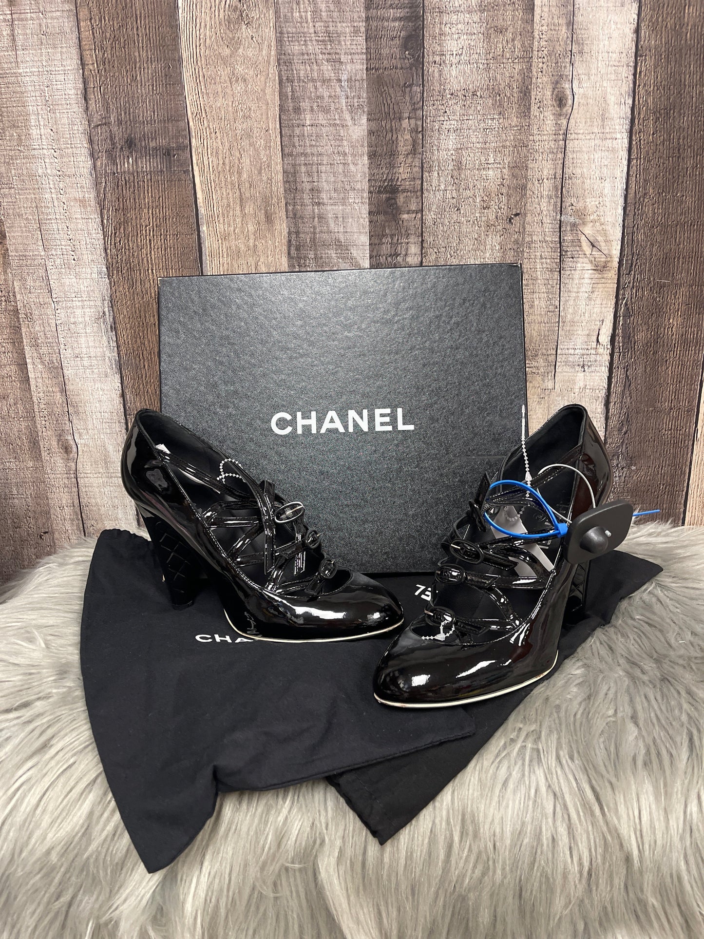 Shoes Luxury Designer By Chanel In Black, Size: 9.5