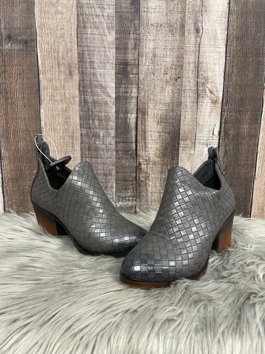 Boots Ankle Heels By Cme In Grey, Size: 6.5