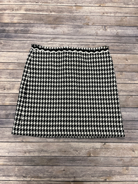 Skirt Mini & Short By Ann Taylor In Black & White, Size: 18