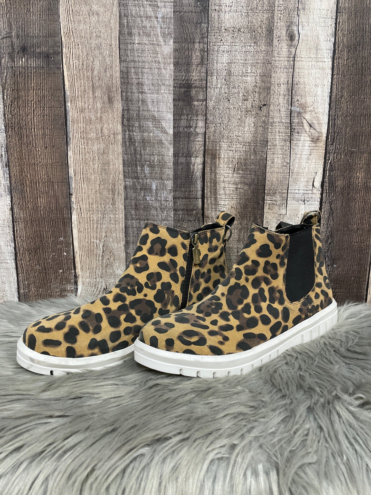 Shoes Sneakers By Blondo In Animal Print, Size: 9.5