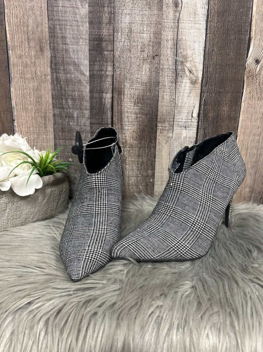Boots Ankle Heels By Cmf In Black & White, Size: 10