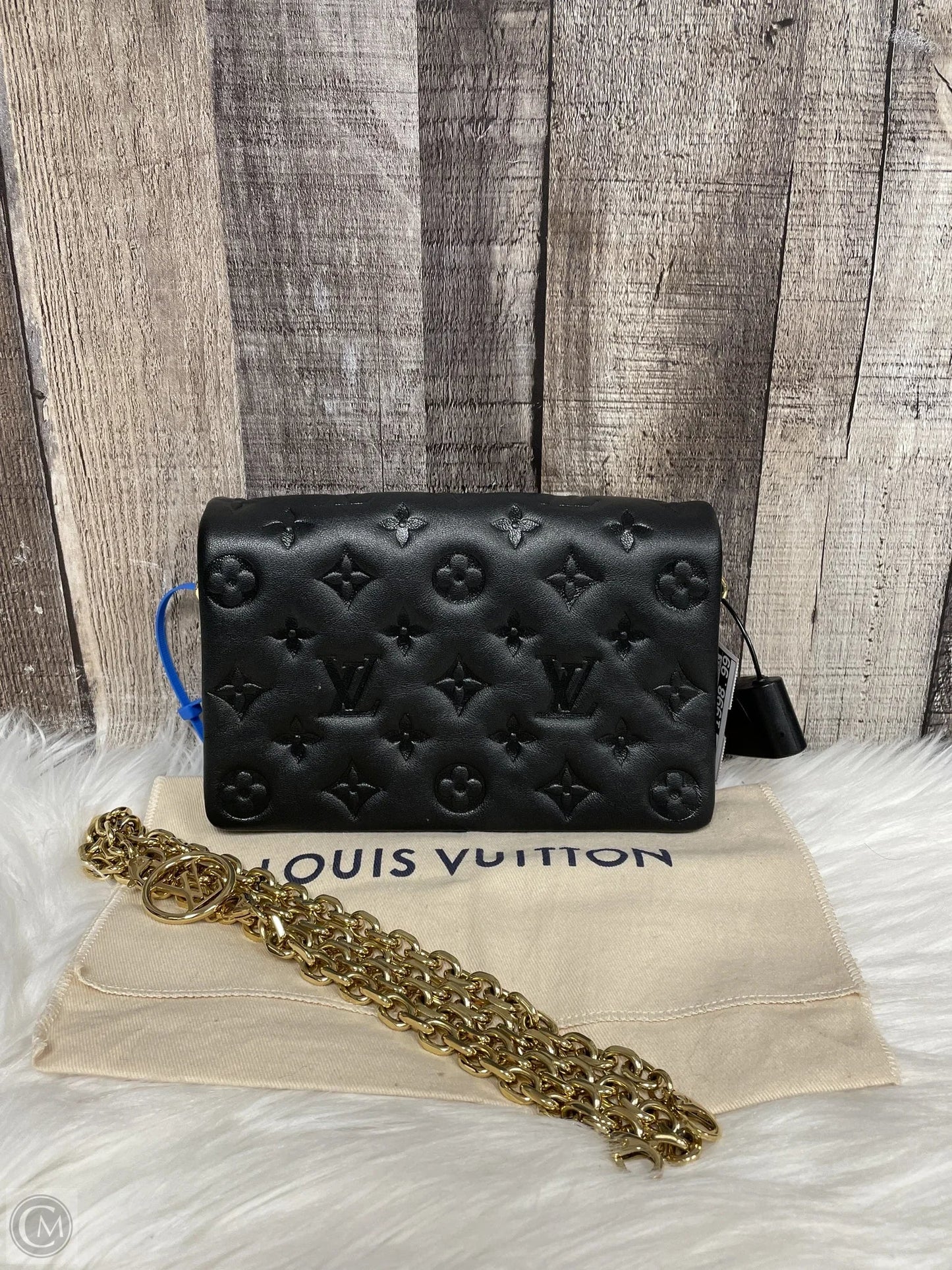 Crossbody Luxury Designer By Louis Vuitton, Size: Small