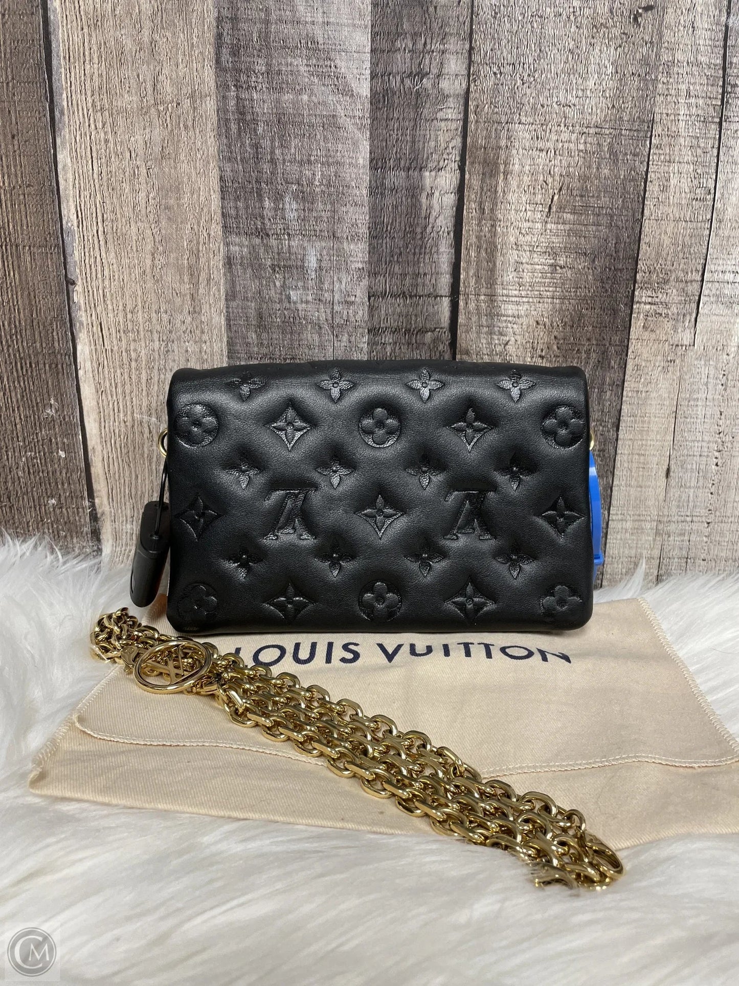 Crossbody Luxury Designer By Louis Vuitton, Size: Small