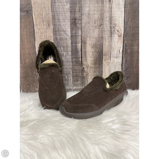 Shoes Flats By Skechers In Brown, Size: 7