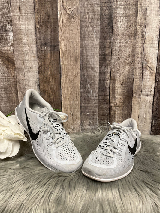 Shoes Athletic By Nike  Size: 9.5