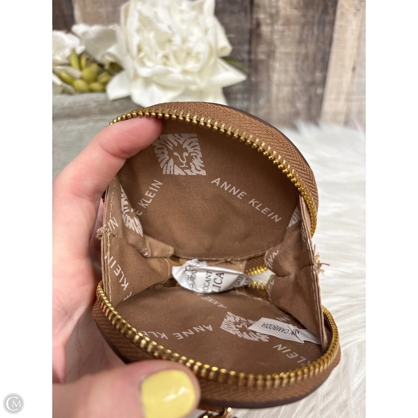 Coin Purse By Anne Klein, Size: Small