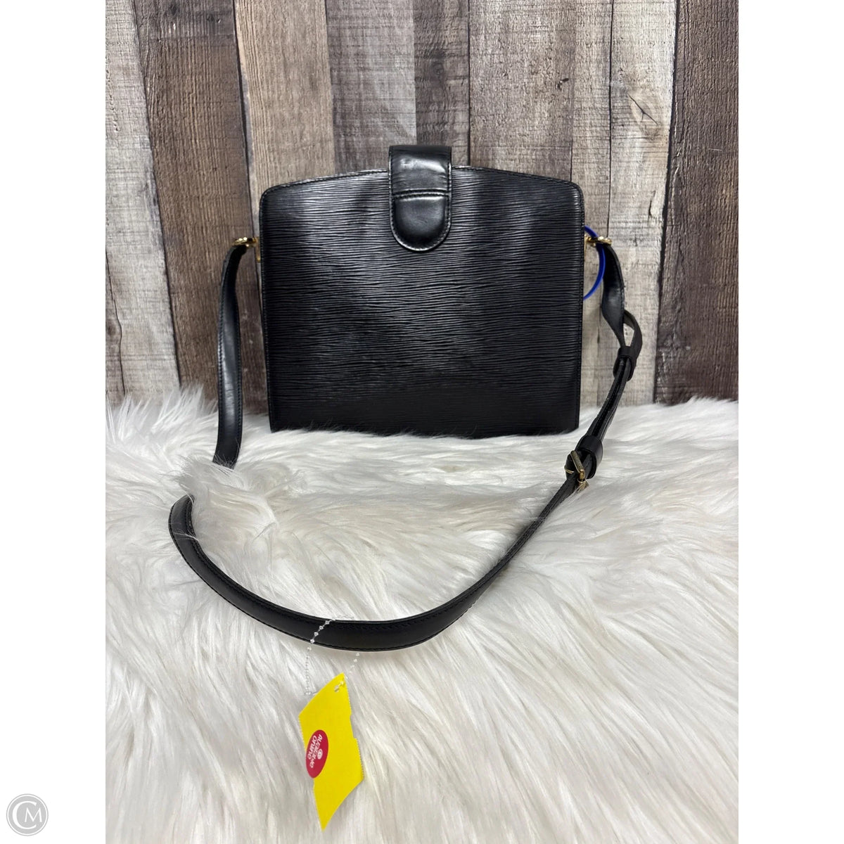 Crossbody Luxury Designer By Louis Vuitton, Size: Medium