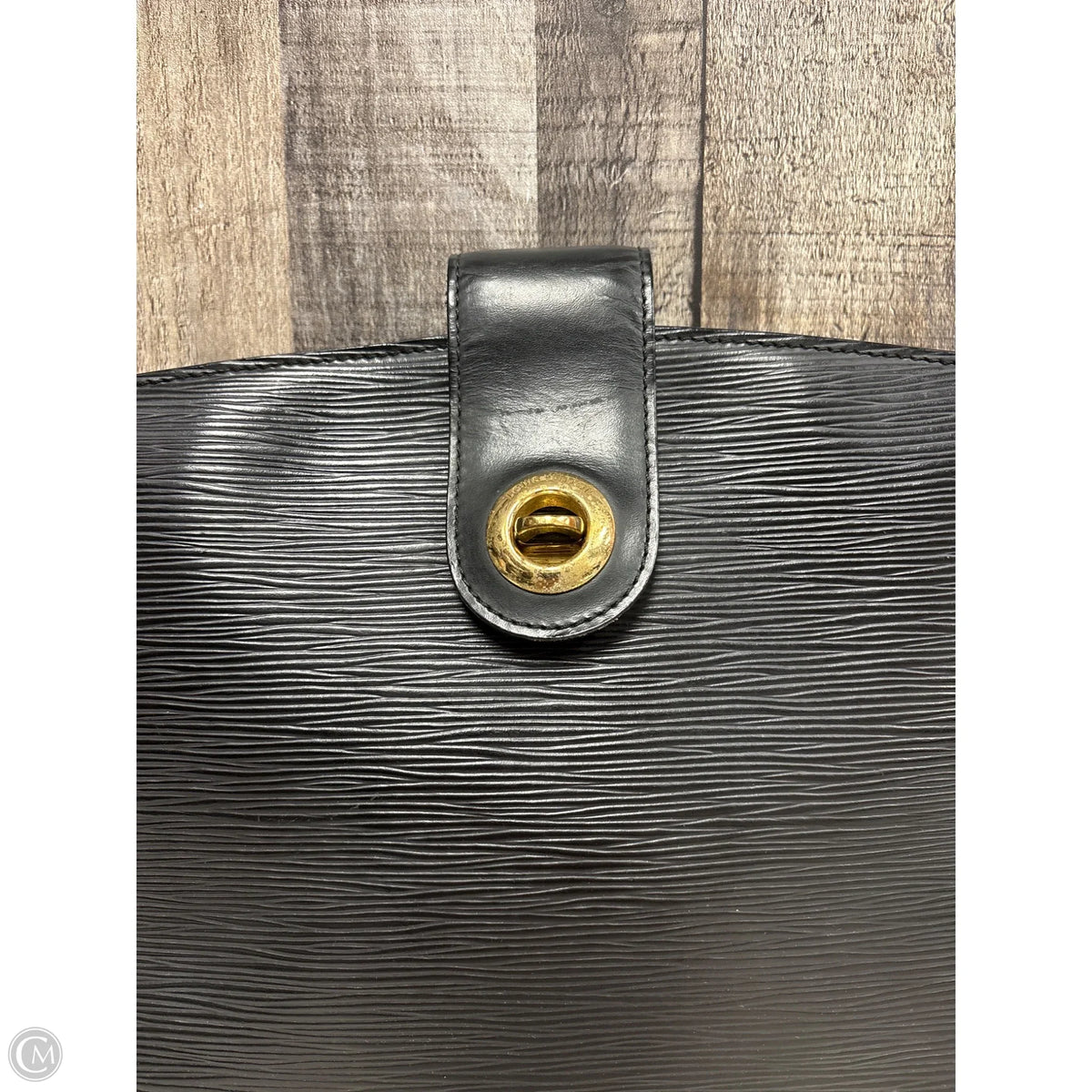 Crossbody Luxury Designer By Louis Vuitton, Size: Medium