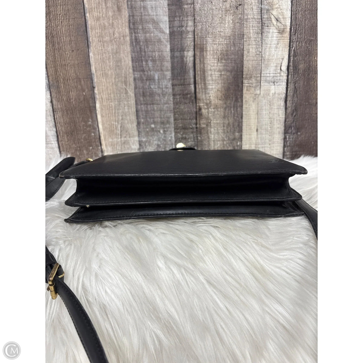 Crossbody Luxury Designer By Louis Vuitton, Size: Medium