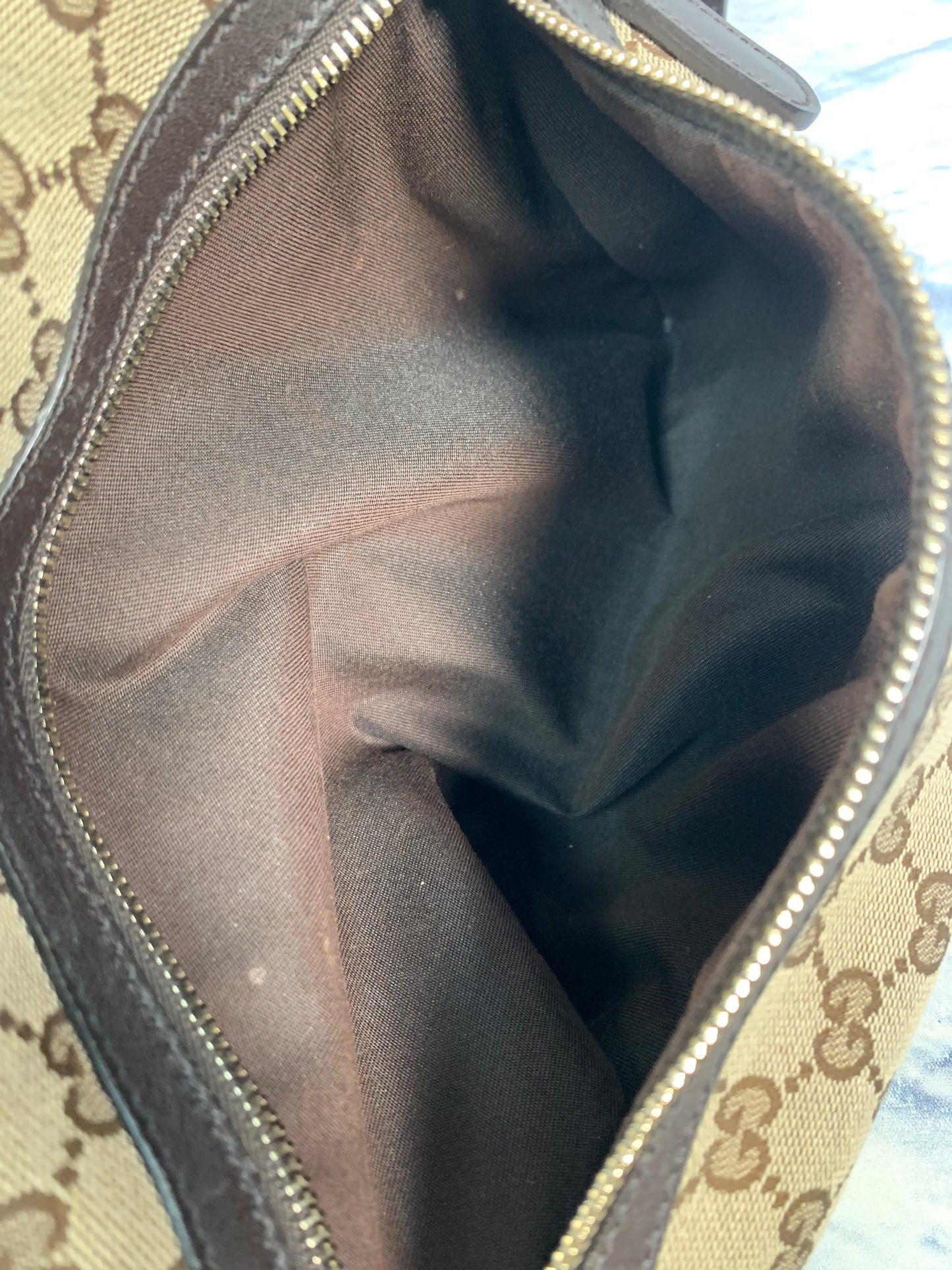 Handbag Luxury Designer By Gucci, Size: Medium