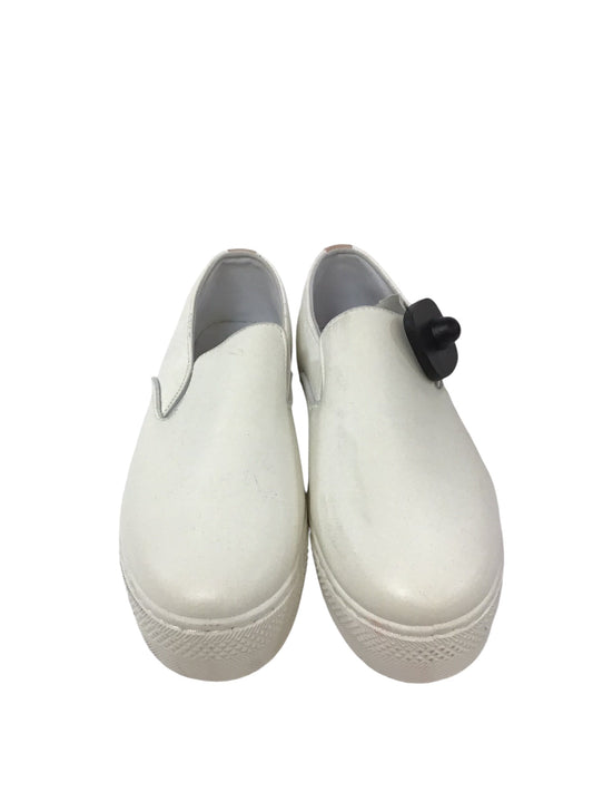 Shoes Sneakers By Qupid In White, Size: 7