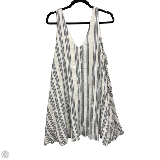 Dress Casual Short By Clothes Mentor In Blue & White, Size: M