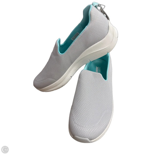 Shoes Sneakers By Skechers In Grey, Size: 10