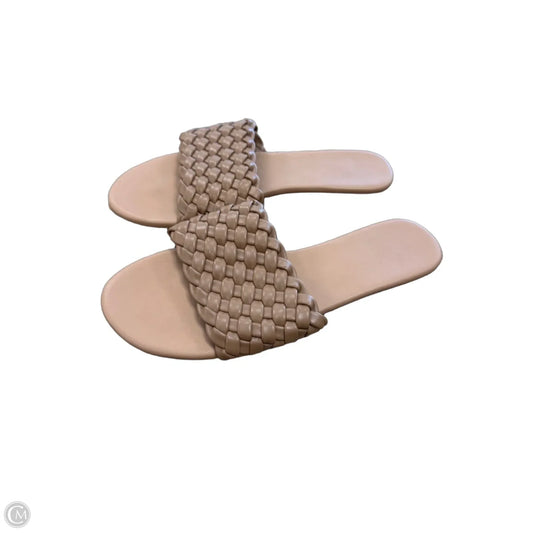 Sandals Flats By Clothes Mentor In Tan, Size: 9.5