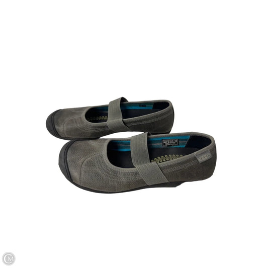 Shoes Flats By Keen In Grey, Size: 9