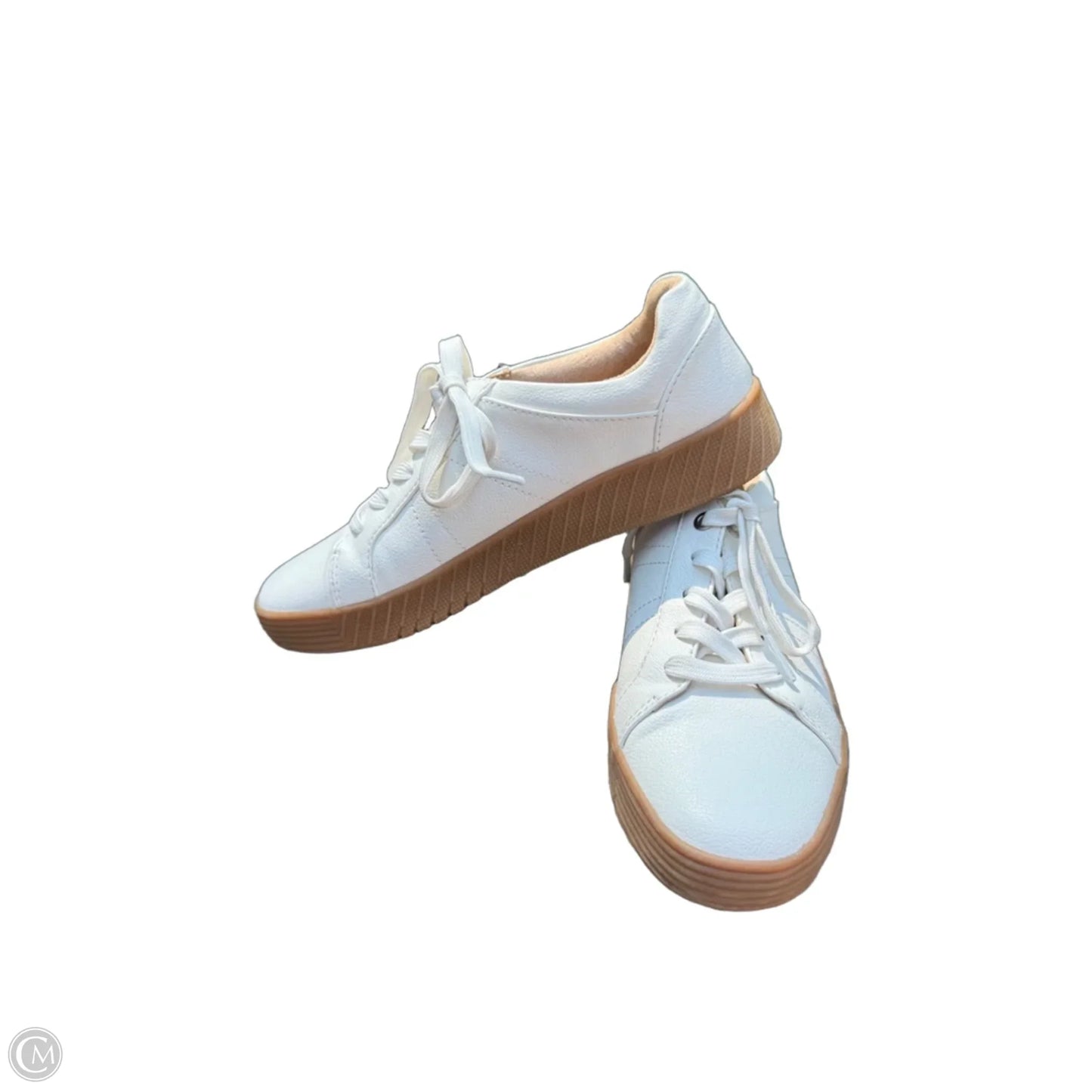 Shoes Sneakers By Clothes Mentor In White, Size: 6.5