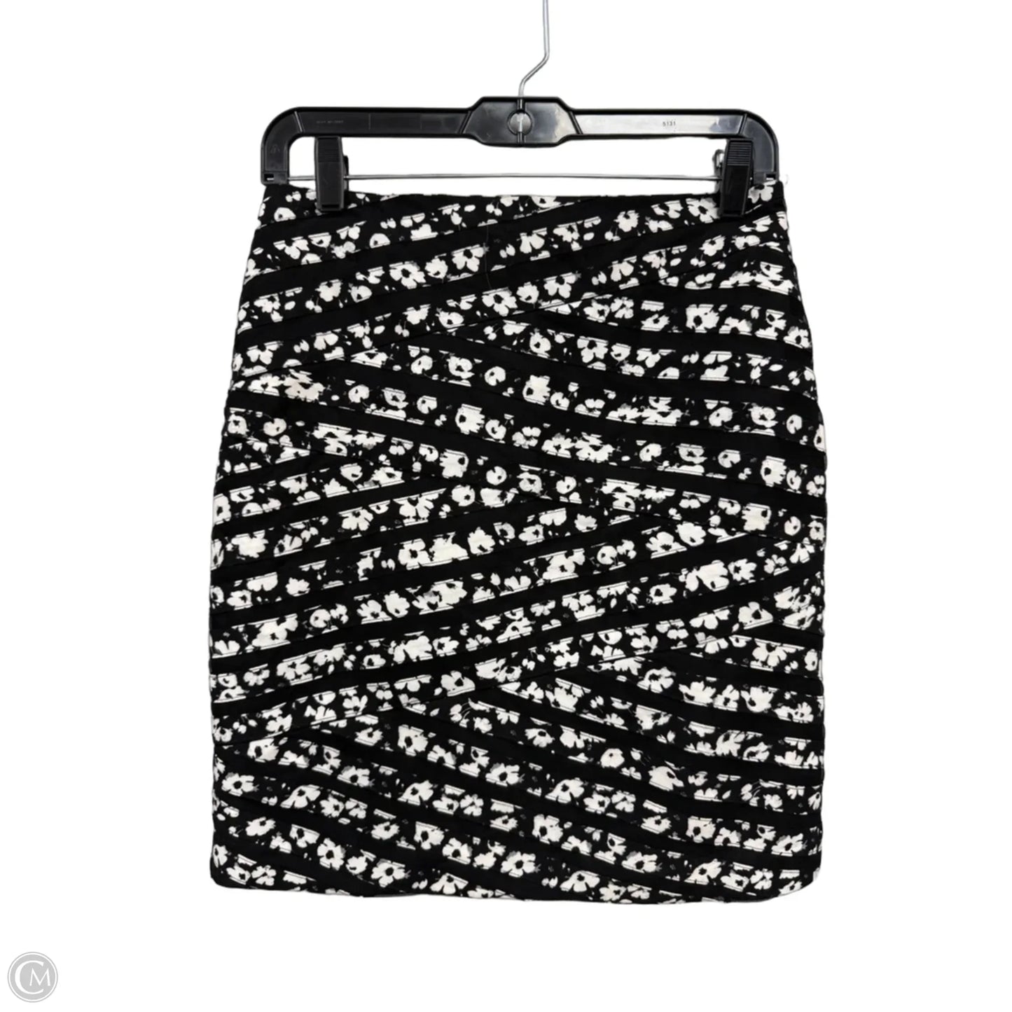 Skirt Mini & Short By White House Black Market In Black & White, Size: 4