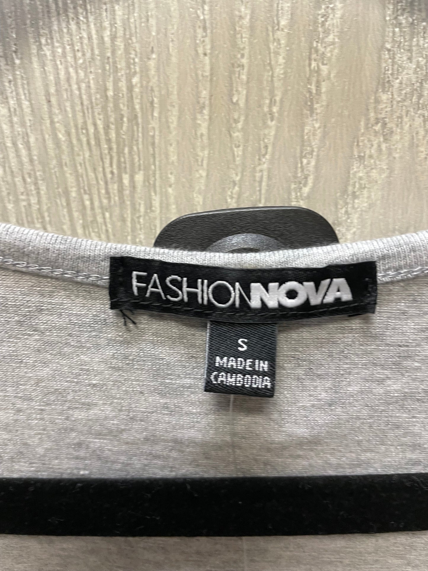 Dress Casual Short By Fashion Nova In Grey & White, Size: S