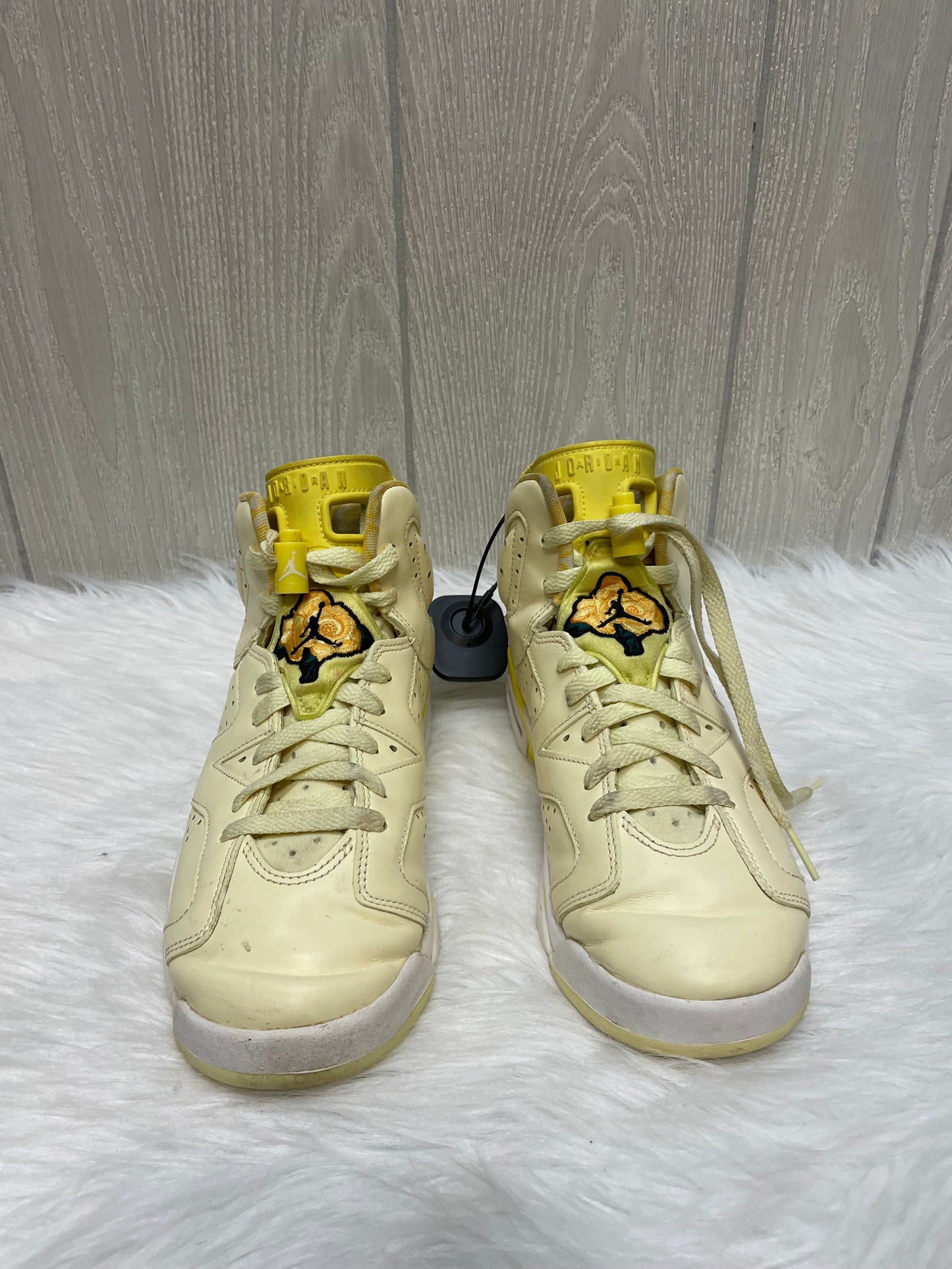 Yellow Shoes Sneakers Nike, Size 8