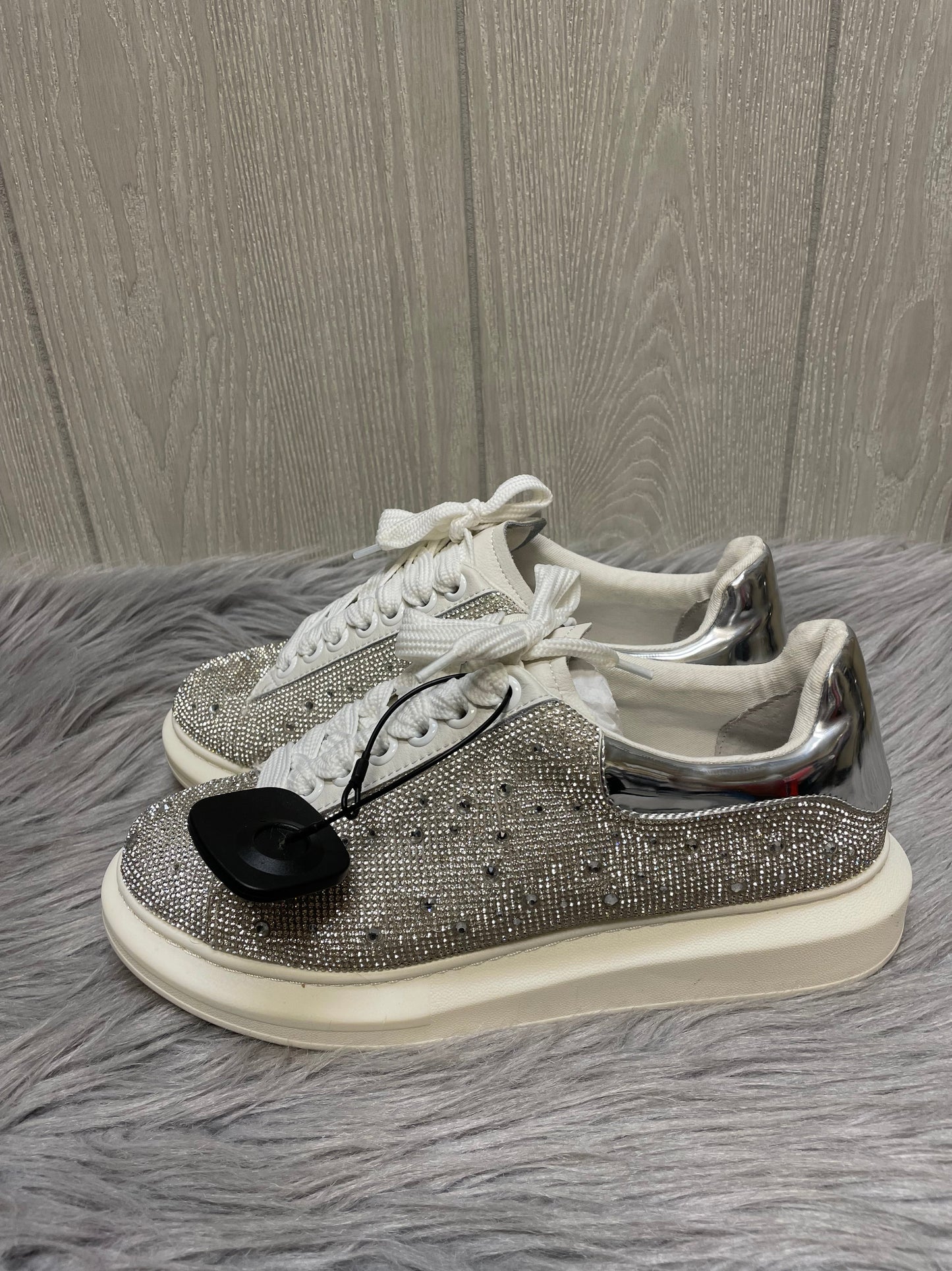 Shoes Sneakers By Steve Madden In Silver, Size: 10