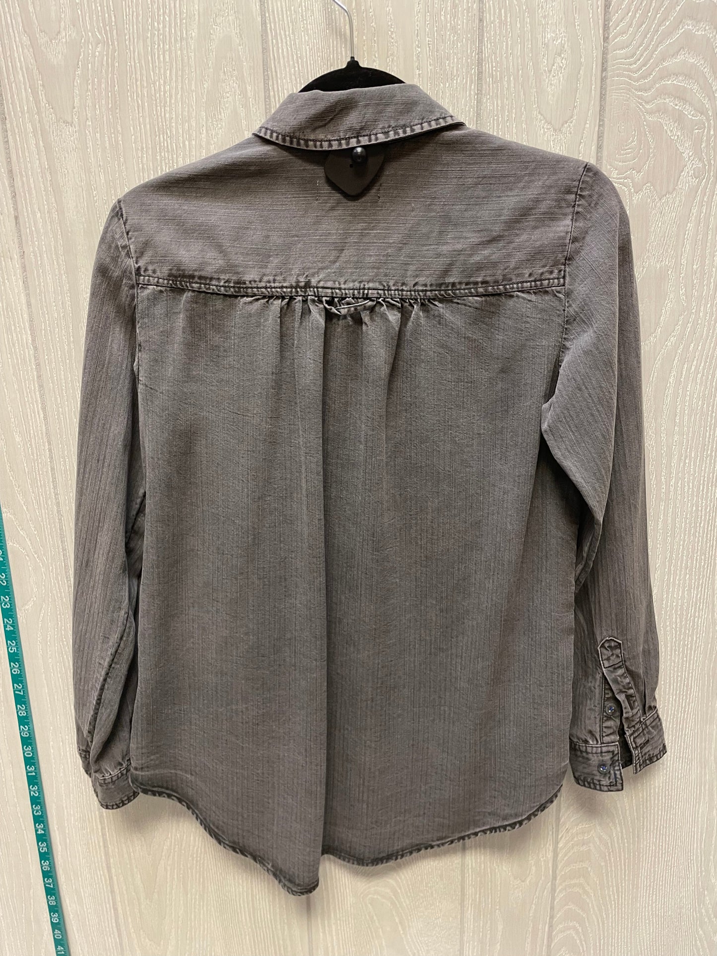 Top Long Sleeve By Pilcro In Grey, Size: Xs