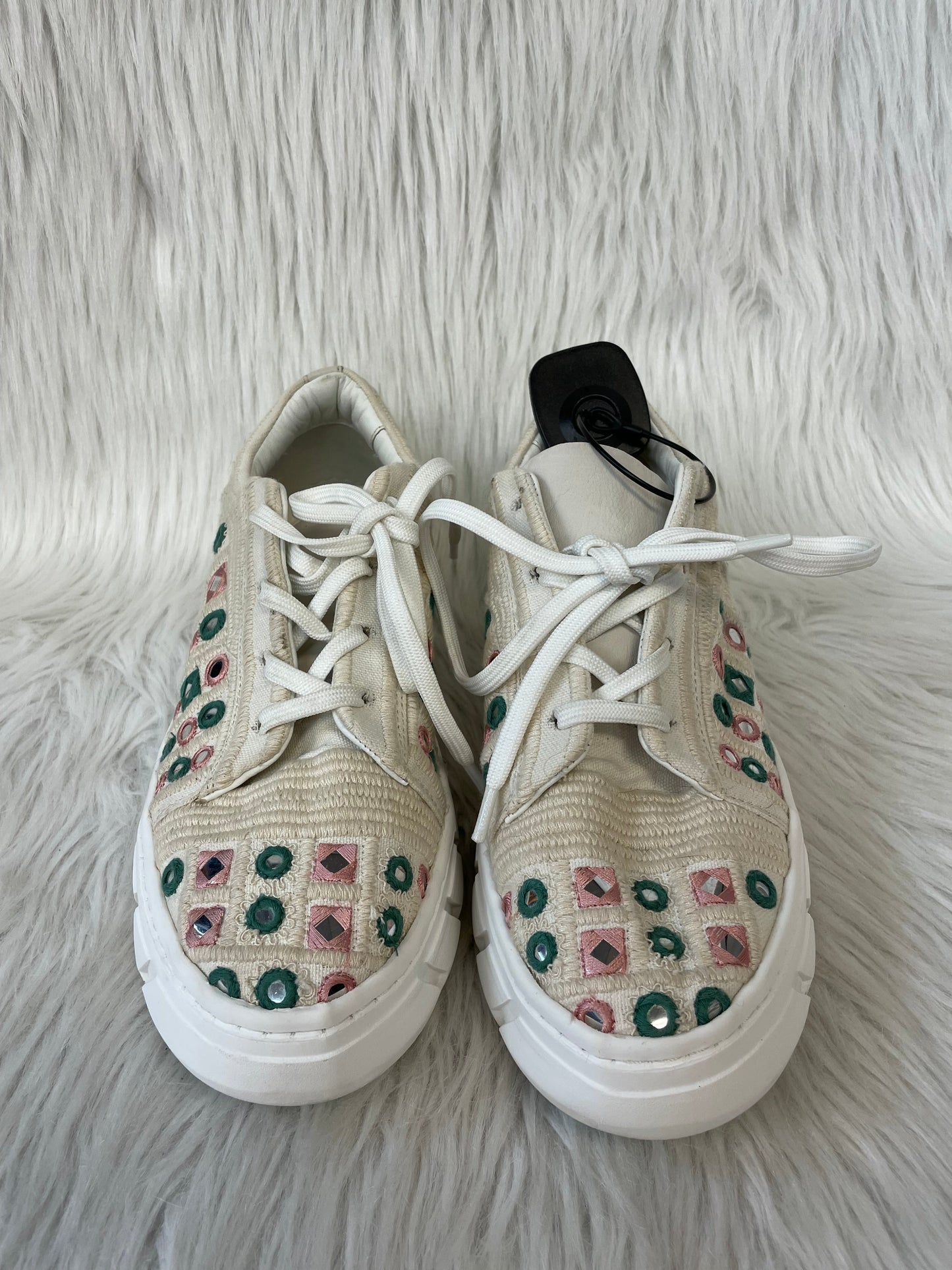 Shoes Sneakers By Free People In Cream & Green, Size: 6.5