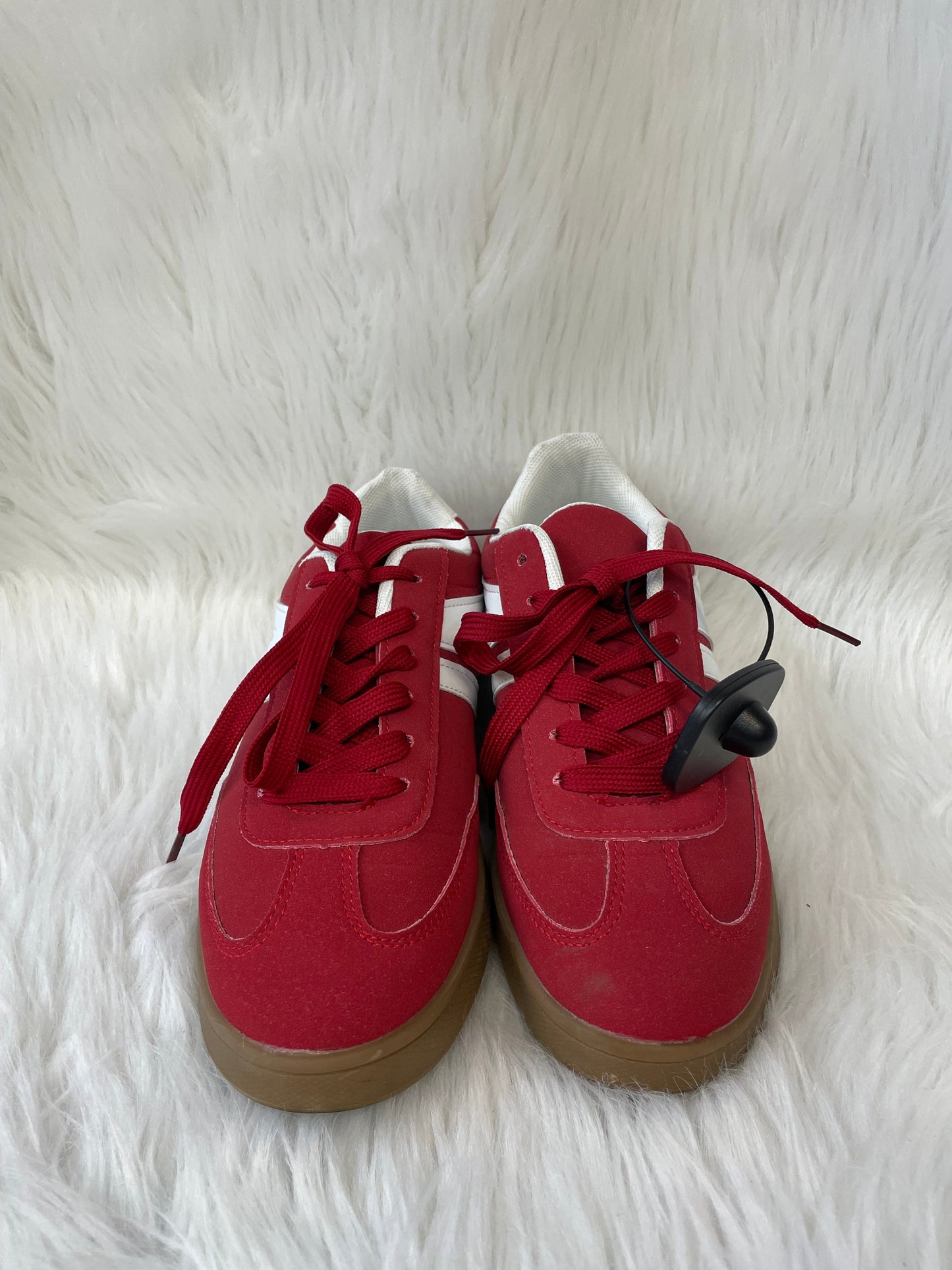 Shoes Sneakers By Clothes Mentor In Red & White, Size: 10