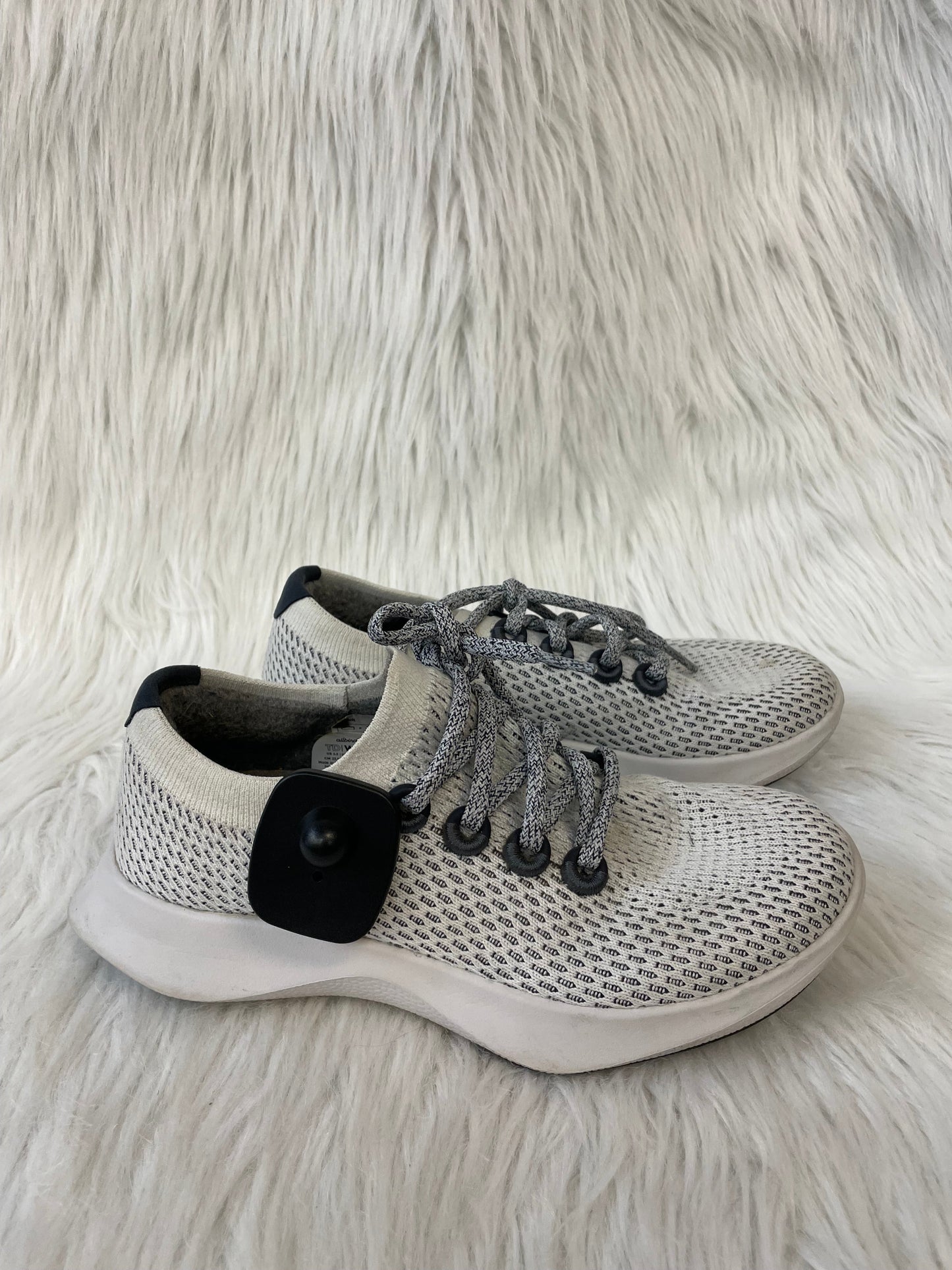 Shoes Athletic By Allbirds In Grey & White, Size: 6.5