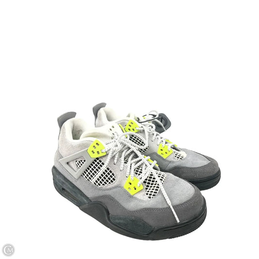 Shoes Sneakers By Nike In Grey & White, Size: 7.5